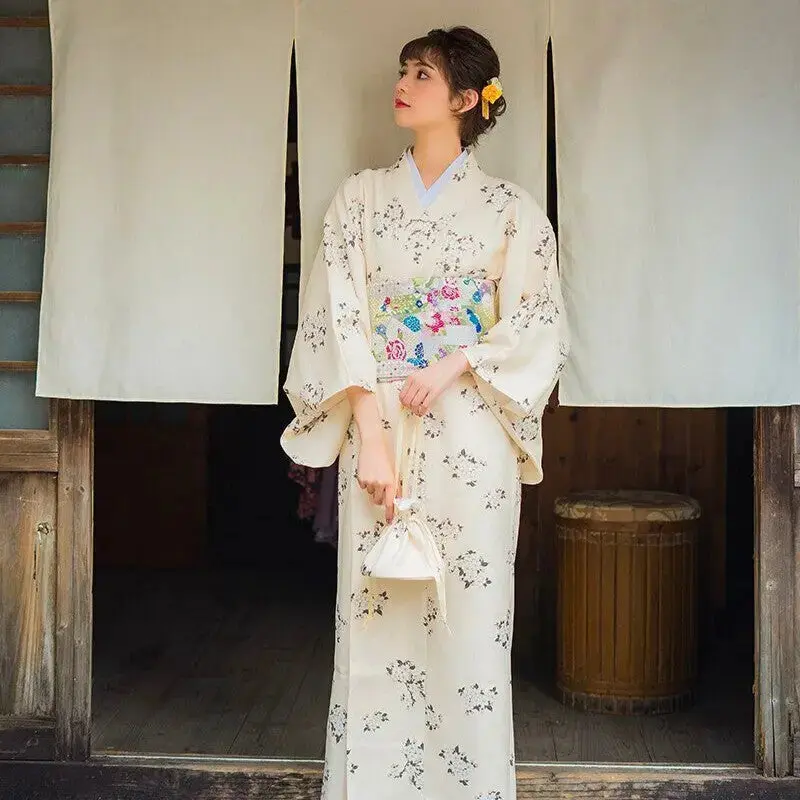 Kimono Japonais Femme Blanc 'Akiko' - Image 3