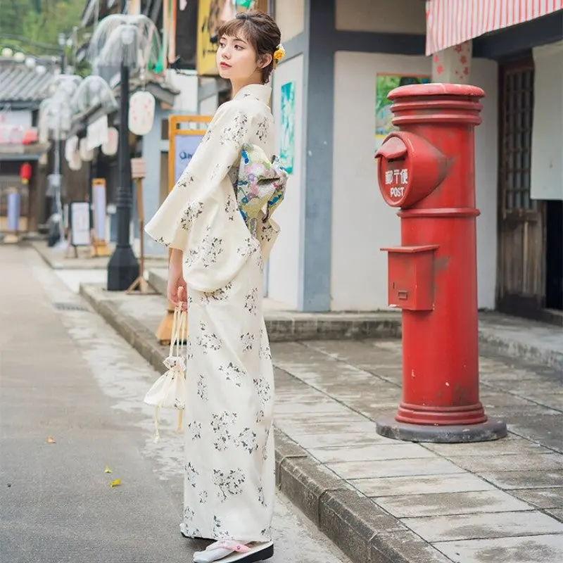 Kimono Japonais Femme Blanc 'Akiko' - Image 4